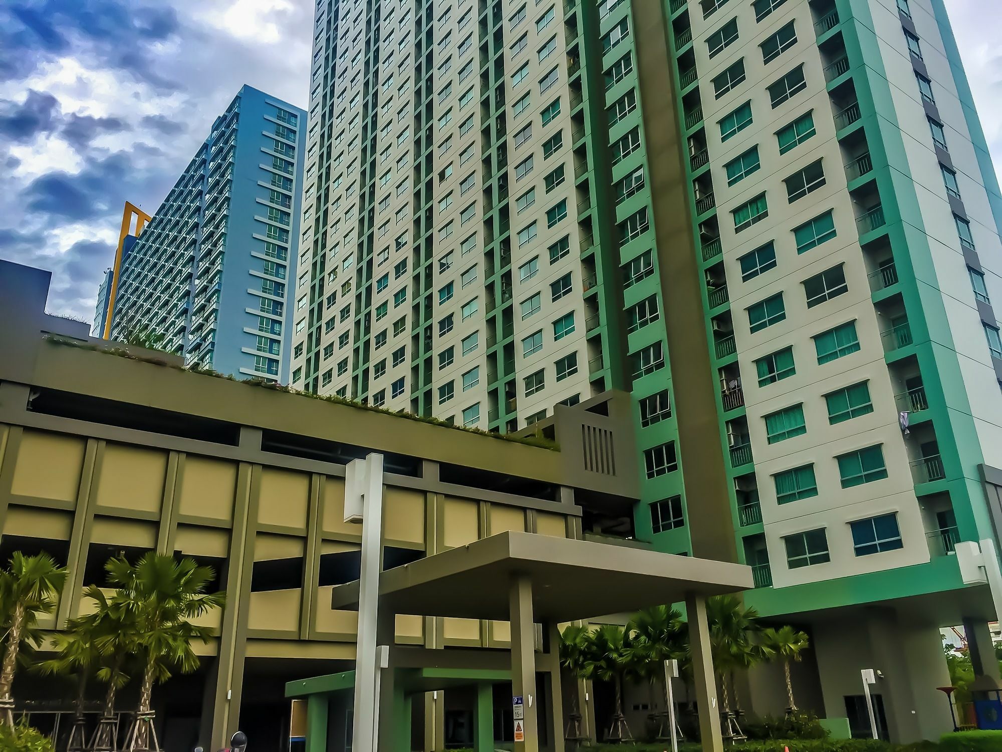 Hotel Lumpini Seaview Jomtien By Parikal Exterior foto